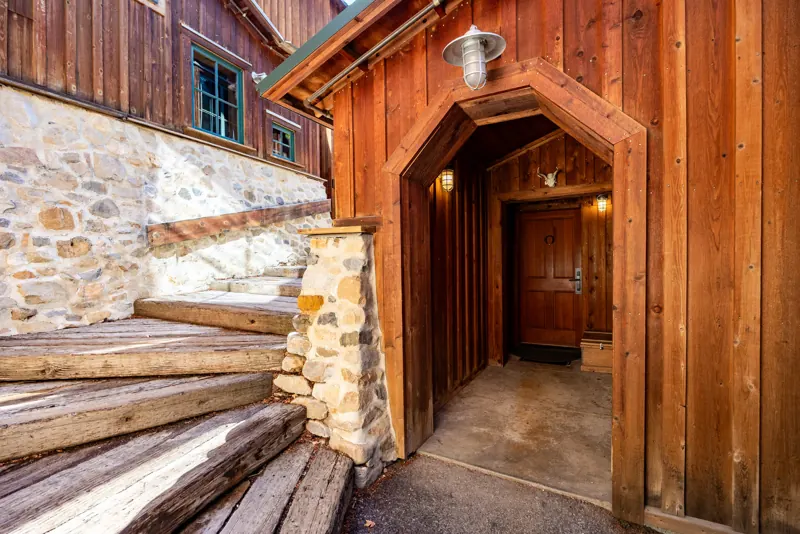 Entry to Lower Hollow